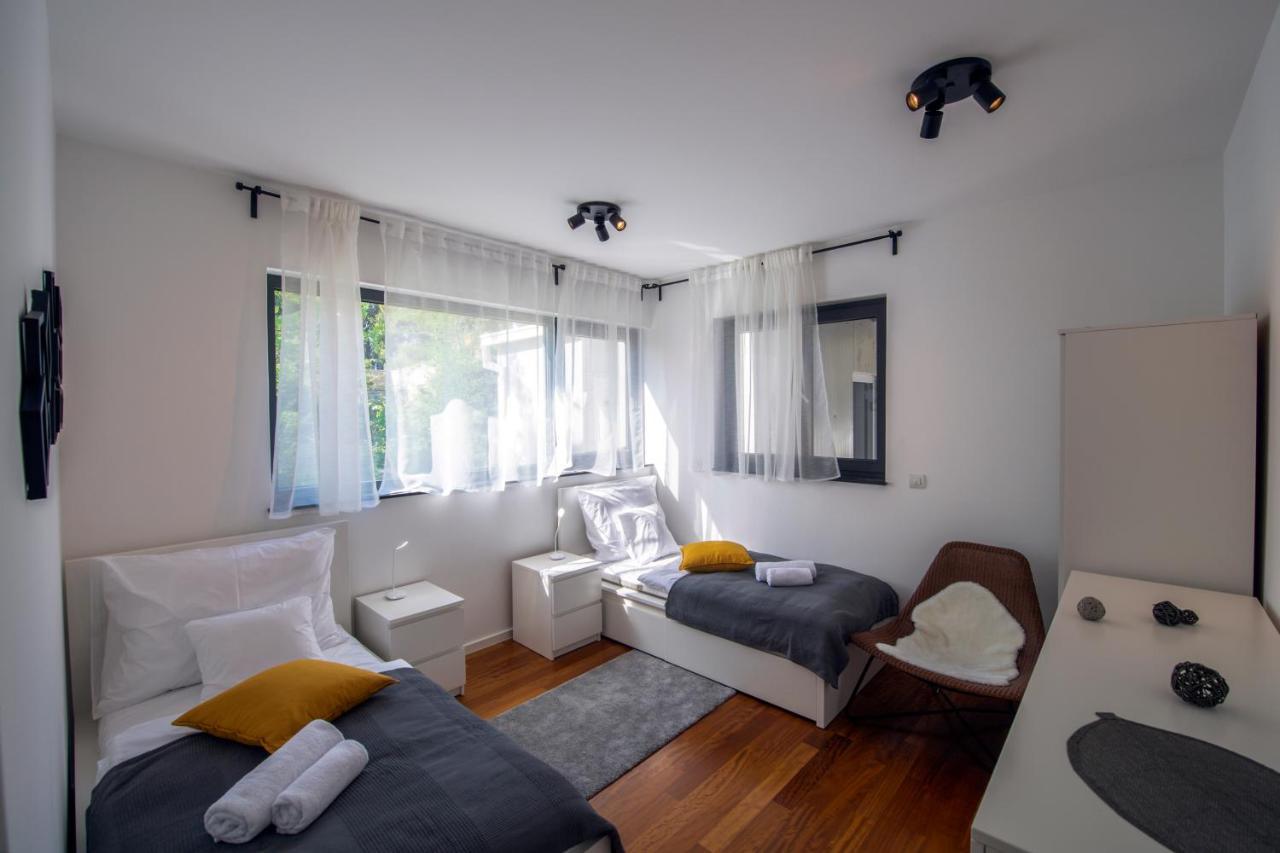Crystal Apartment Sukosan