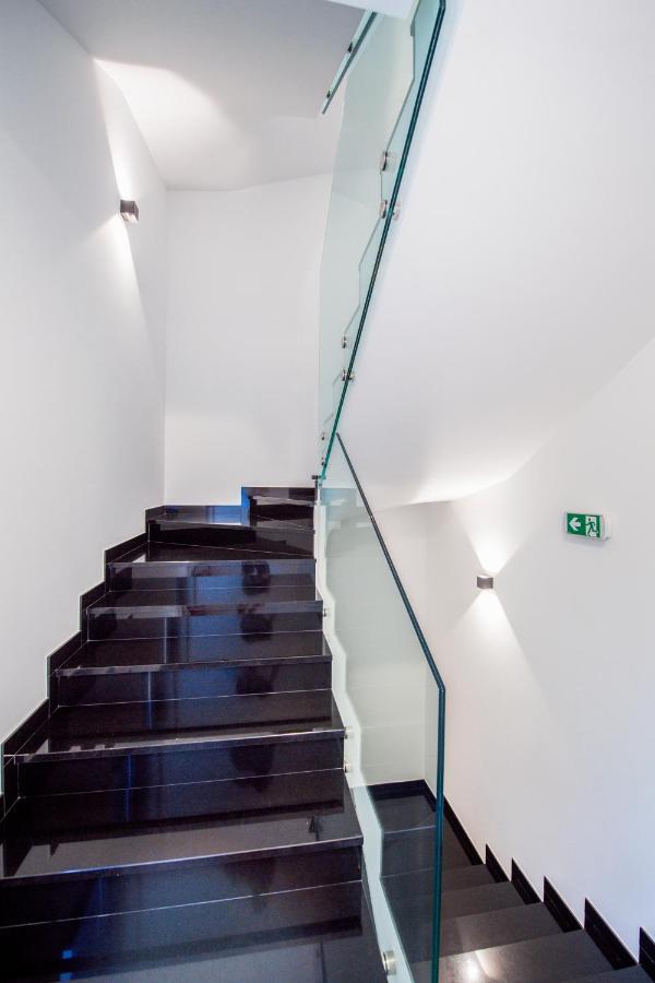 Crystal Apartment *